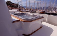 Motor Yacht Charter